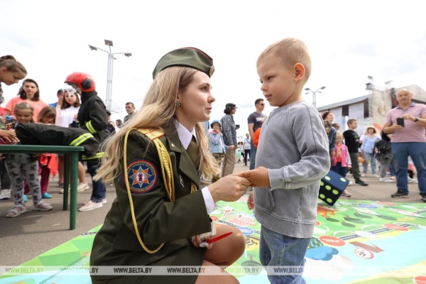 Холодная голова, твердая рука и смелый шаг. Спасатели-пожарные Беларуси празднуют 170-летний юбилей Холодная голова, твердая рука и смелый шаг. Спасатели-пожарные Беларуси празднуют 170-летний юбилей