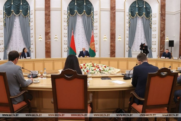 "Бомбическая пресс-конференция", "Правит железной рукой". Что западные СМИ написали о встрече с Лукашенко