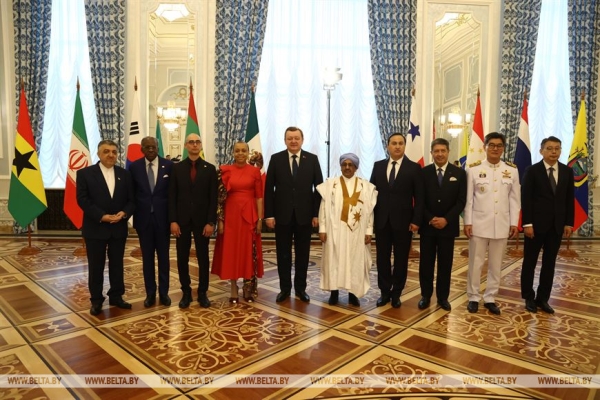 Секретное производство снарядов, резонансное интервью и посылы новым послам. Акценты горячей недели Президента Секретное производство снарядов, резонансное интервью и посылы новым послам. Акценты горячей недели Президента