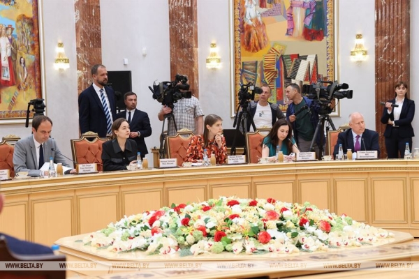 "Бомбическая пресс-конференция", "Правит железной рукой". Что западные СМИ написали о встрече с Лукашенко