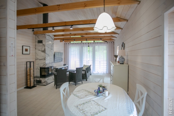 570 долларов за квадрат. Как выглядит и как устроен дом, построенный всего за 4 месяца 570 долларов за квадрат. Как выглядит и как устроен дом, построенный всего за 4 месяца