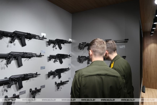 Головченко ознакомился с разработками отечественного и зарубежных ВПК на MILEX Головченко ознакомился с разработками отечественного и зарубежных ВПК на MILEX