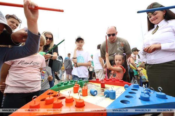 Холодная голова, твердая рука и смелый шаг. Спасатели-пожарные Беларуси празднуют 170-летний юбилей Холодная голова, твердая рука и смелый шаг. Спасатели-пожарные Беларуси празднуют 170-летний юбилей