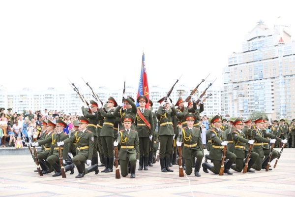 Холодная голова, твердая рука и смелый шаг. Спасатели-пожарные Беларуси празднуют 170-летний юбилей Холодная голова, твердая рука и смелый шаг. Спасатели-пожарные Беларуси празднуют 170-летний юбилей