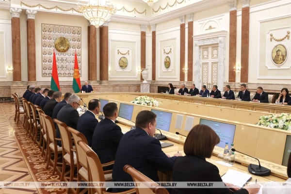 Серьезный разговор после работы над ошибками. Лукашенко собрал большое совещание по образованию Серьезный разговор после работы над ошибками. Лукашенко собрал большое совещание по образованию