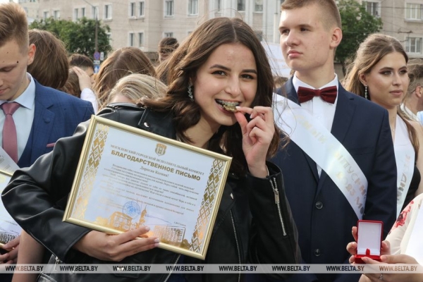 Выпускные вечера прошли по всей Беларуси Выпускные вечера прошли по всей Беларуси