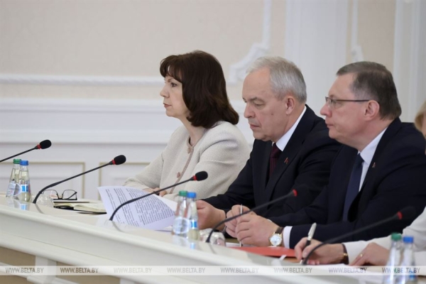 Лукашенко провел совещание по вопросам совершенствования кадровой политики Лукашенко провел совещание по вопросам совершенствования кадровой политики