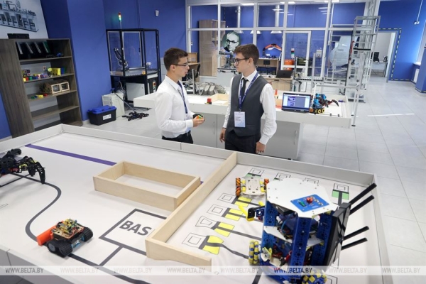 Лукашенко: для Беларуси талантливые люди, интеллект нации — самое большое богатство Лукашенко: для Беларуси талантливые люди, интеллект нации — самое большое богатство