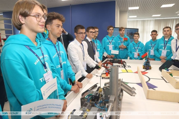 Лукашенко: для Беларуси талантливые люди, интеллект нации — самое большое богатство Лукашенко: для Беларуси талантливые люди, интеллект нации — самое большое богатство