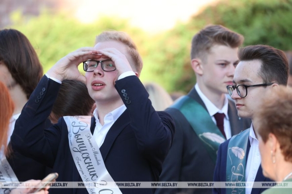 Выпускные вечера прошли по всей Беларуси Выпускные вечера прошли по всей Беларуси